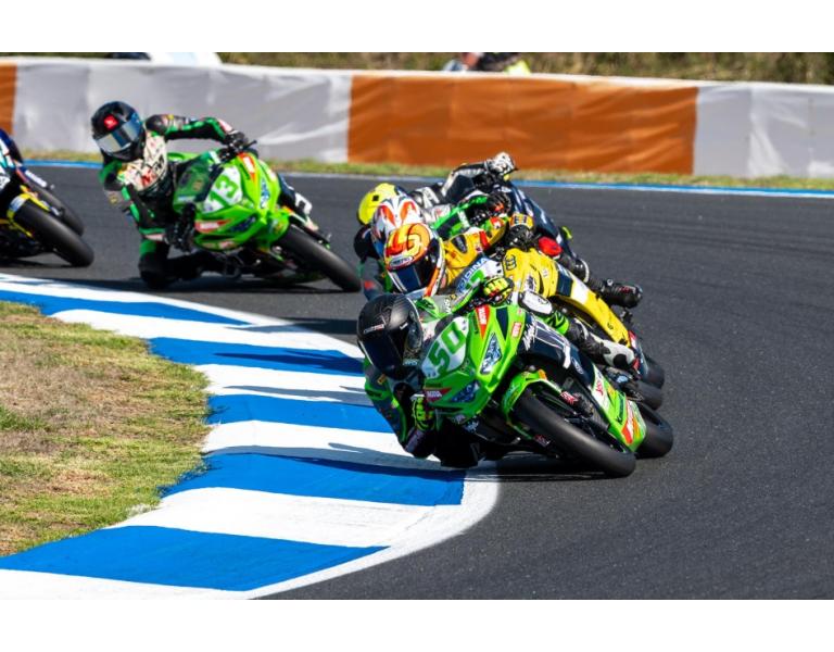 Kawasaki remporte le titre final des constructeurs WorldSSP300
