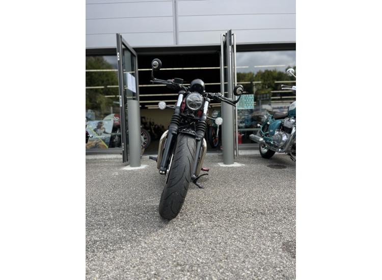 Triumph bobber Bonneville
